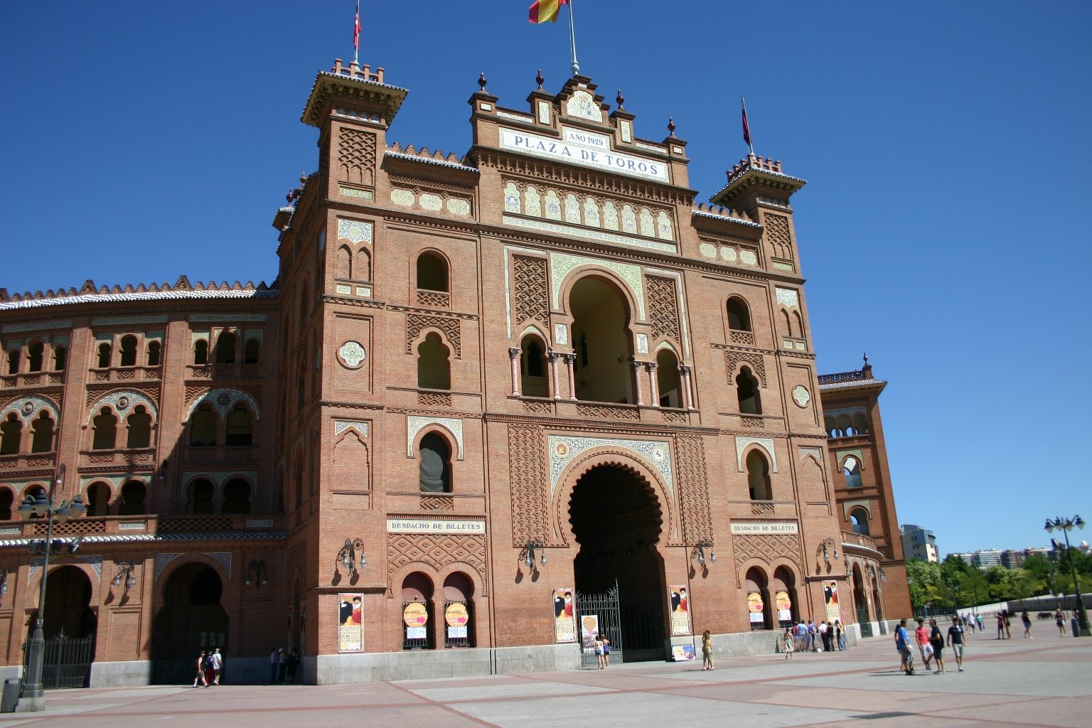 Bullfighters' memorial to Alexander Fleming, Madrid - 01.JPG